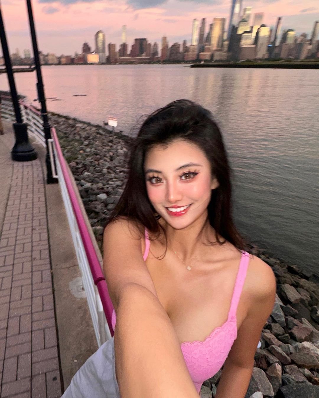 Chinese Asian Shows Off Top #HYU43KUx