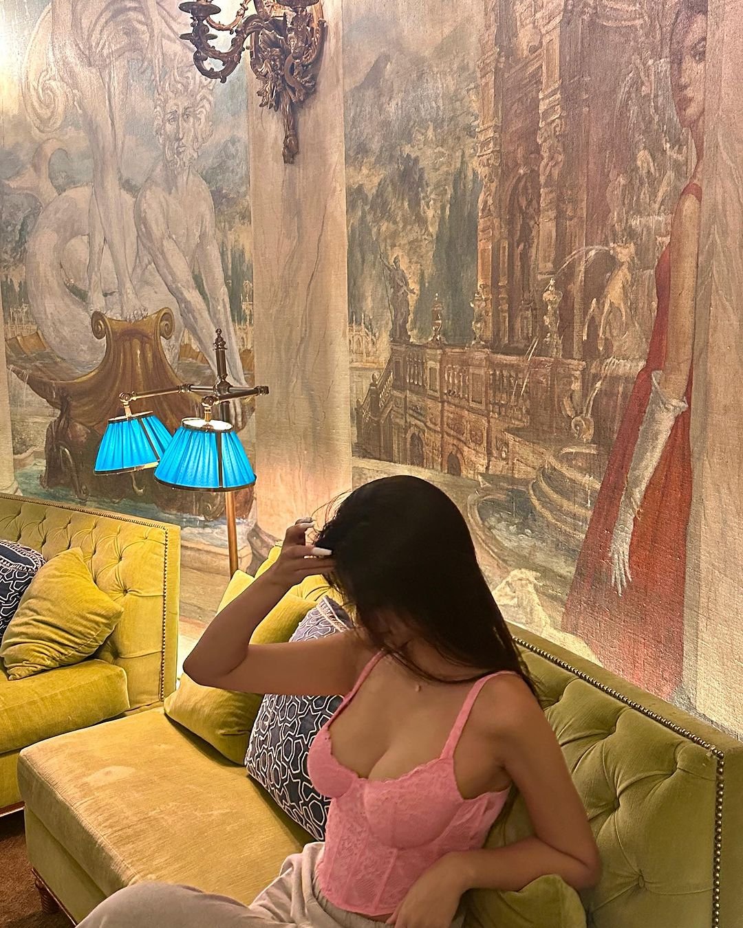 Chinese Asian Shows Off Top #VenQ1V36