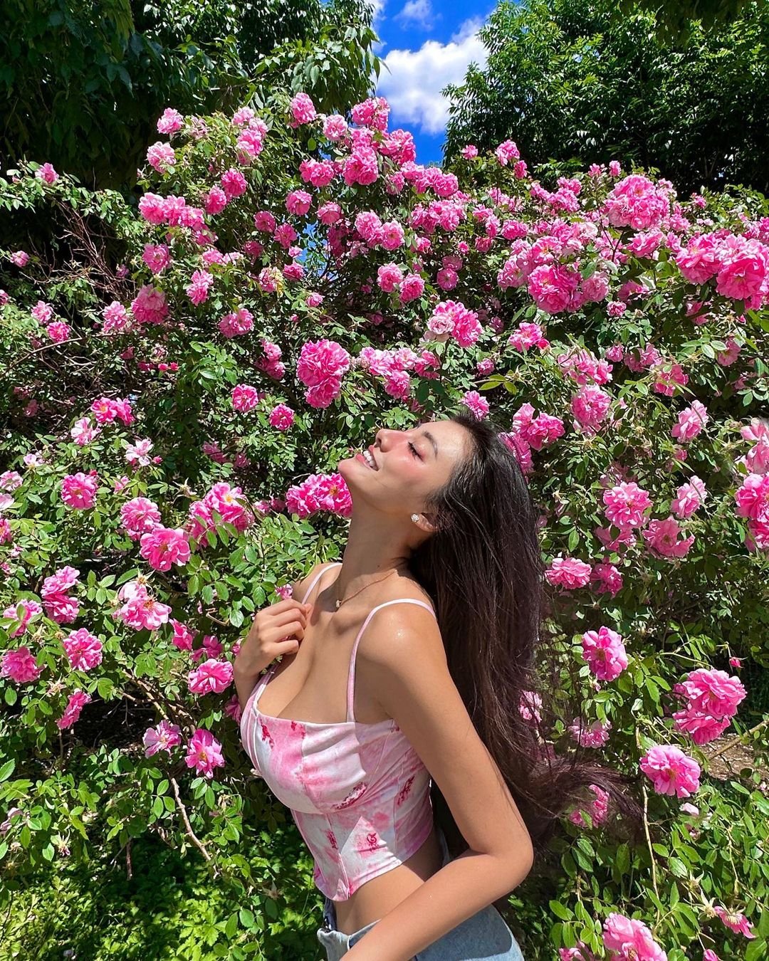 Chinese Asian Shows Off Top #iE1kMvo8